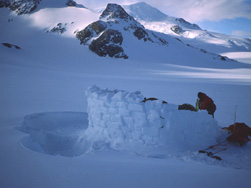 Campamento a los pies del Cordon Mariano Moreno. Sector nunatak Viedma